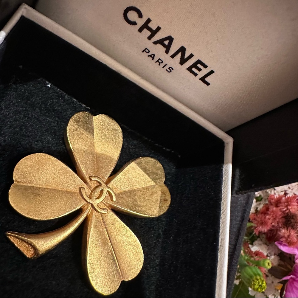 PI10 Chanel Brooch vintage four leaf clover pin